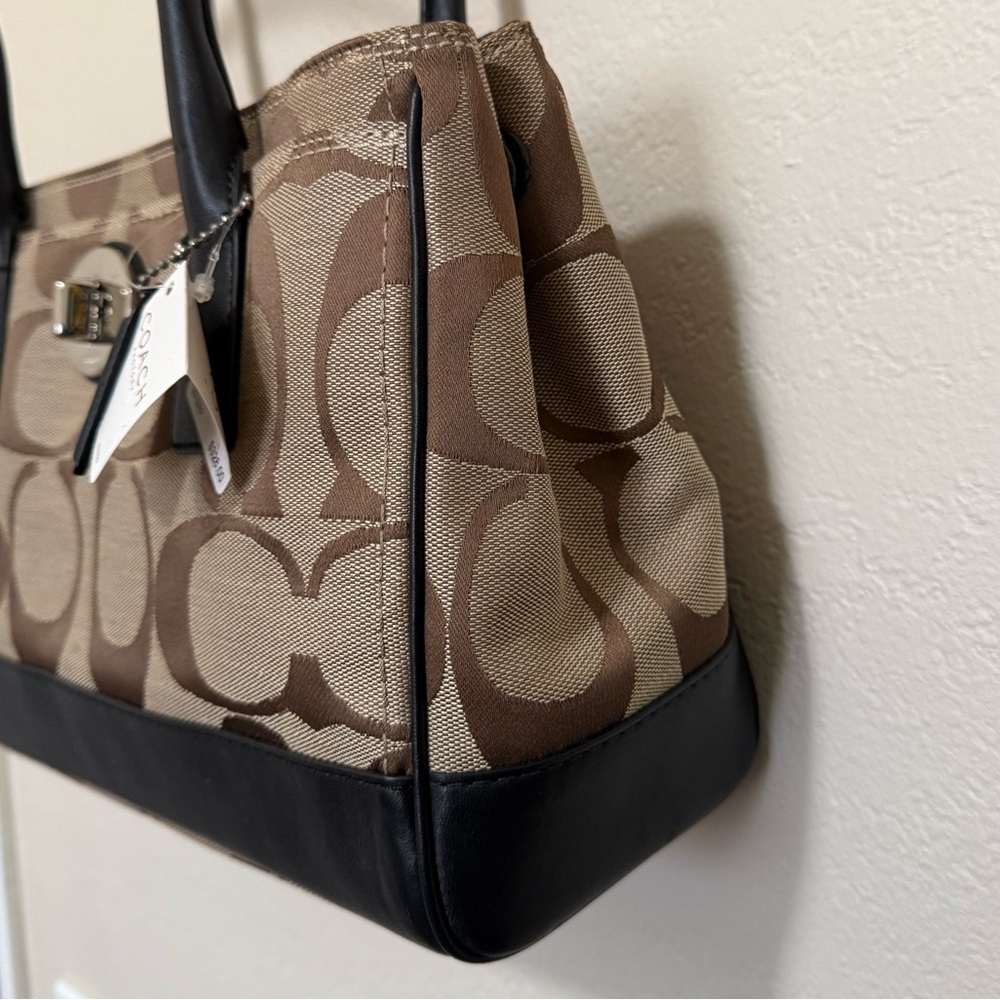Coach 2009 Hampton Signature Madeline Shoulder Bag - Picture 3 of 13